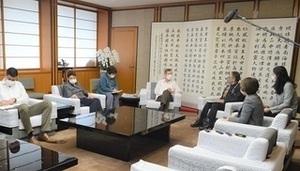 写真:表敬訪問の様子3