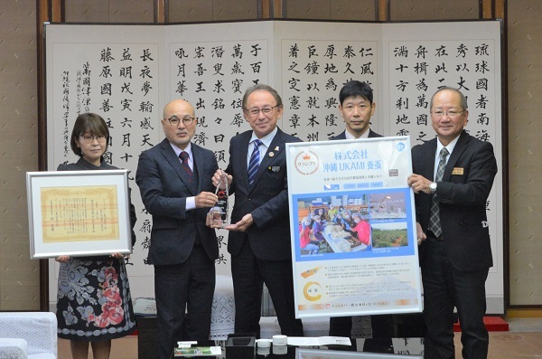 写真:受賞報告の様子1