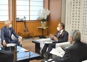 写真:表敬訪問の様子2