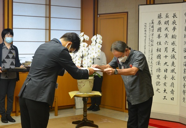 写真:辞令交付式の様子1