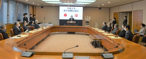 写真:伝達式の様子1