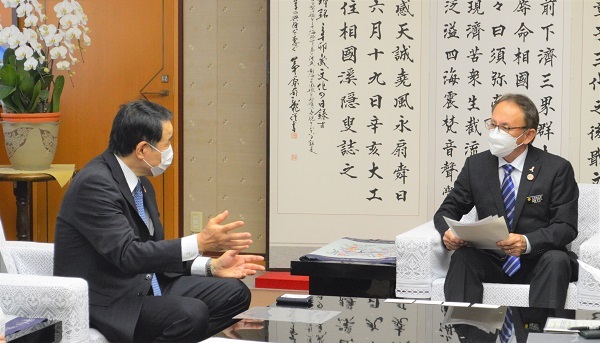 写真:表敬の様子1