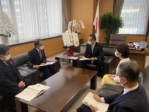 写真:就任挨拶回りの様子2