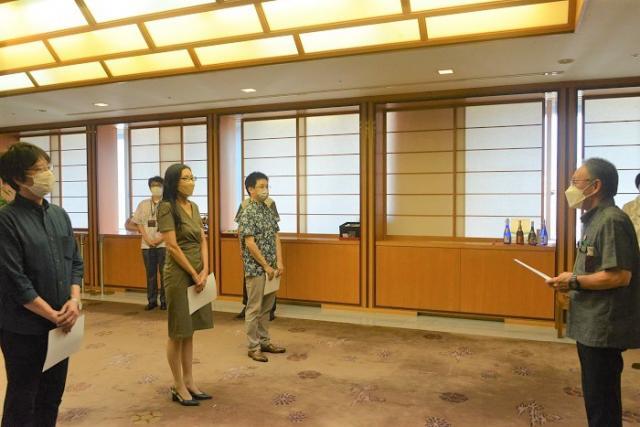 写真:辞令交付式の様子1