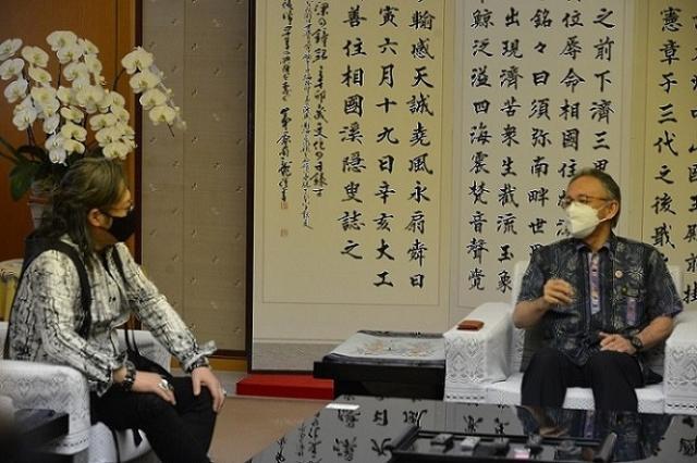 写真:贈呈の様子1