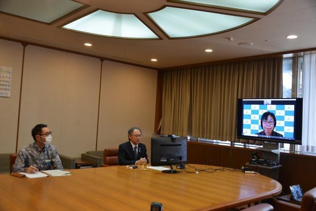 写真：リモート方式で面会の様子