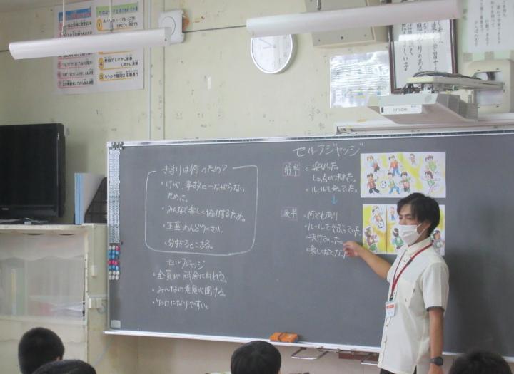 写真：玉野教諭