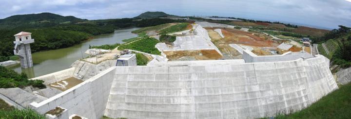 写真：洪水吐（平成23年5月撮影）