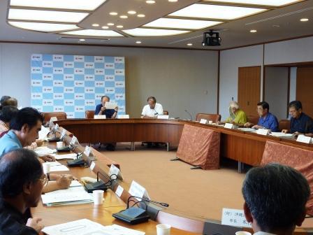 写真：平成23年度第1回中小企業振興会議の様子