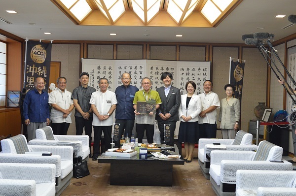 写真：西村憲氏 表敬