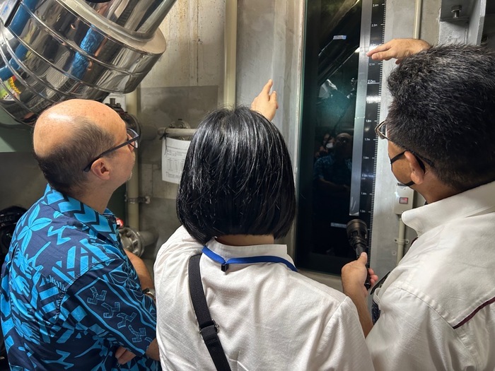 オレリャーナ氏　北谷浄水場視察