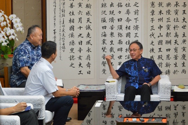 在沖米国総領事の知事表敬