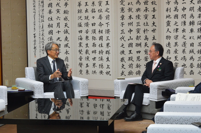 在ペルー日本国特命全権大使の知事表敬