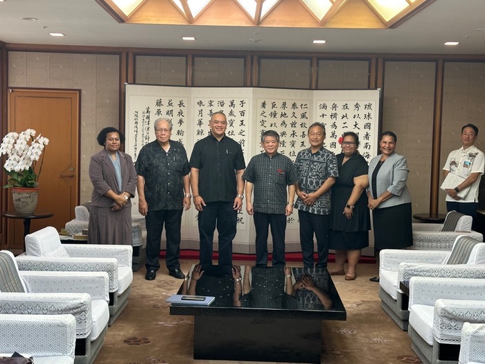 駐日太平洋島しょ国特命全権大使等の照屋副知事表敬