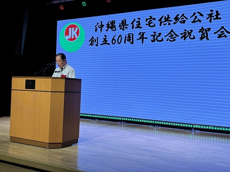 祝辞を述べる中川議長